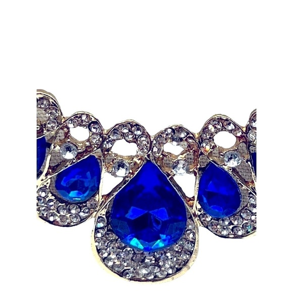 Statement Necklace With Blue & Clear Rhinestones On Gold Tone Chain.   N92 - Picture 4 of 8